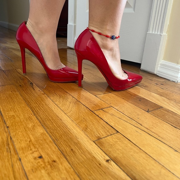 STEAL OF THE DAY AUTHENTIC - FLASH TODAY ONLY ⭐️✨LOUBOUTIN RED HEELS👠 - Picture 4 of 17